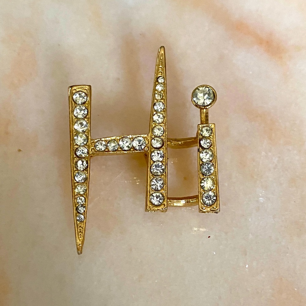 Hi brooch vintage
